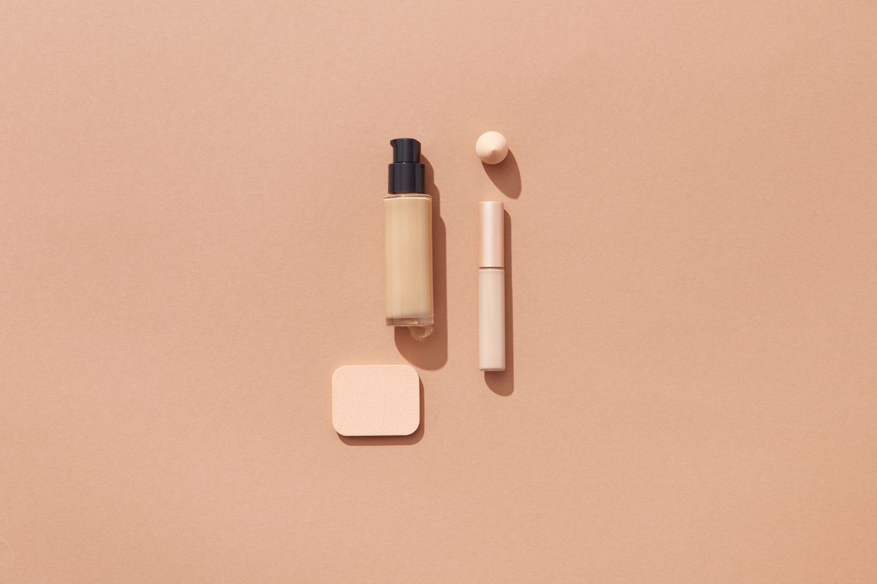 heros-img Flat lay of beauty products on a brown background with space for text, ideal for cosmetic promotions.
